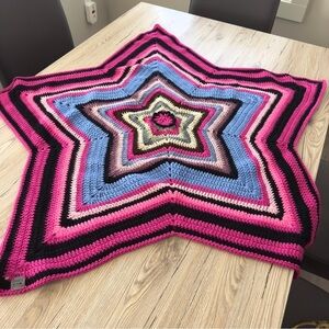 NWT Handmade Crochet Star Blanket 43”